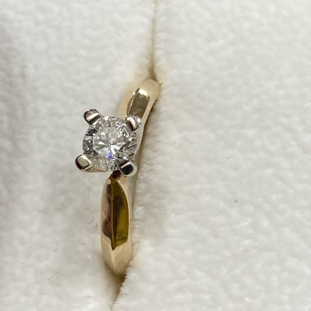 14k Elegant Gold natural mined Diamond solitaire - Picture 12 of 13